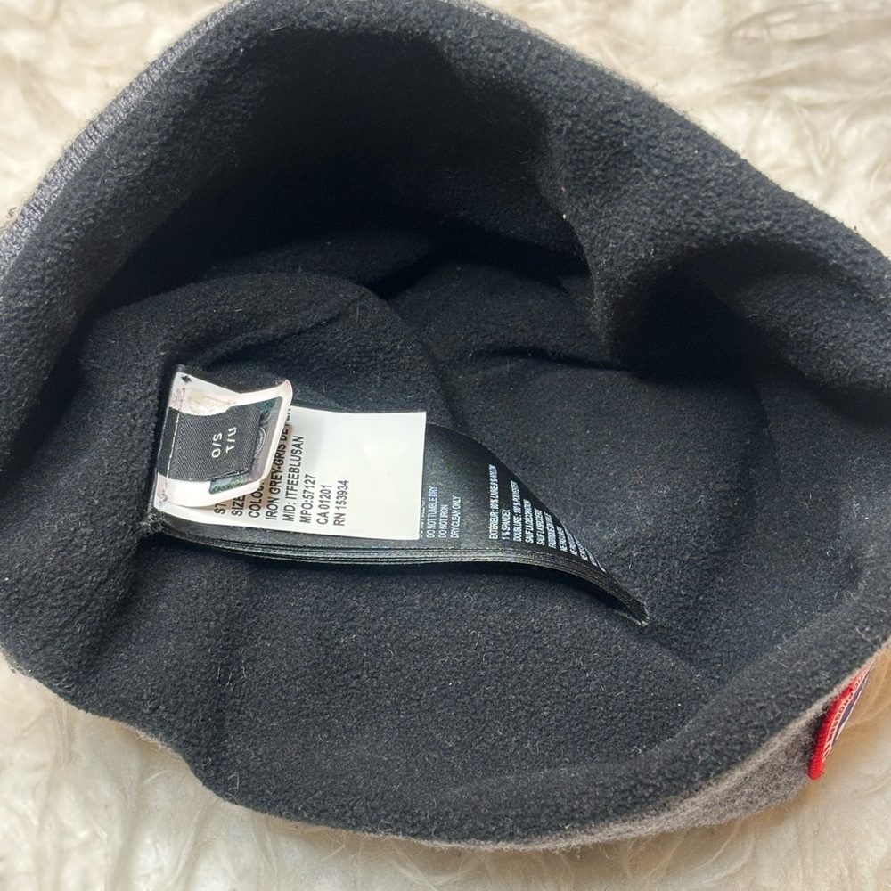 Canada Goose Men's Grey Knit Beanie with Logo Patch - Picture 15 of 16